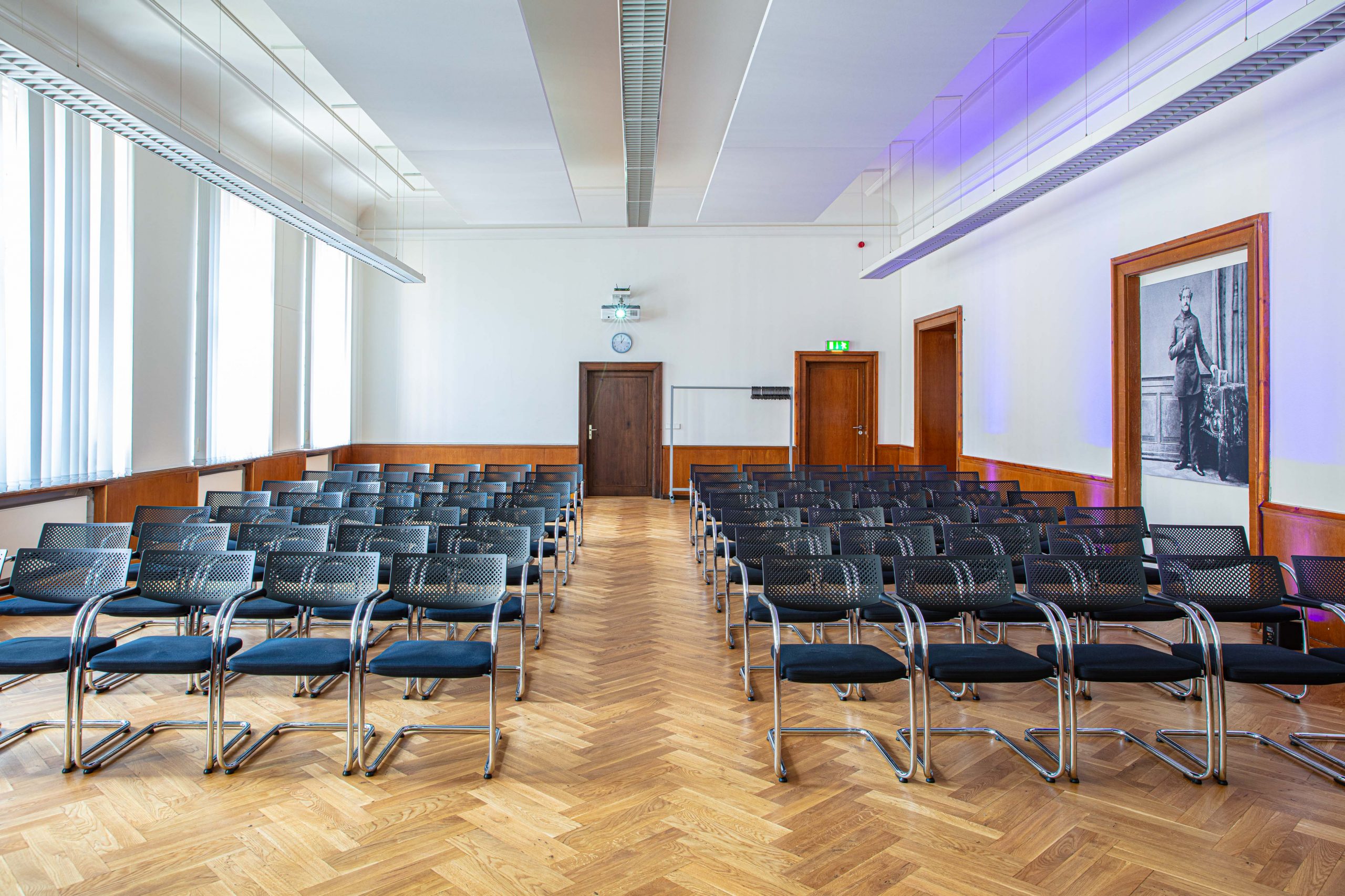 Bernhard von Langenbeck Saal im Langenbeck-Virchow-Haus Berlin, moderner Veranstaltungsraum für Konferenzen und Events