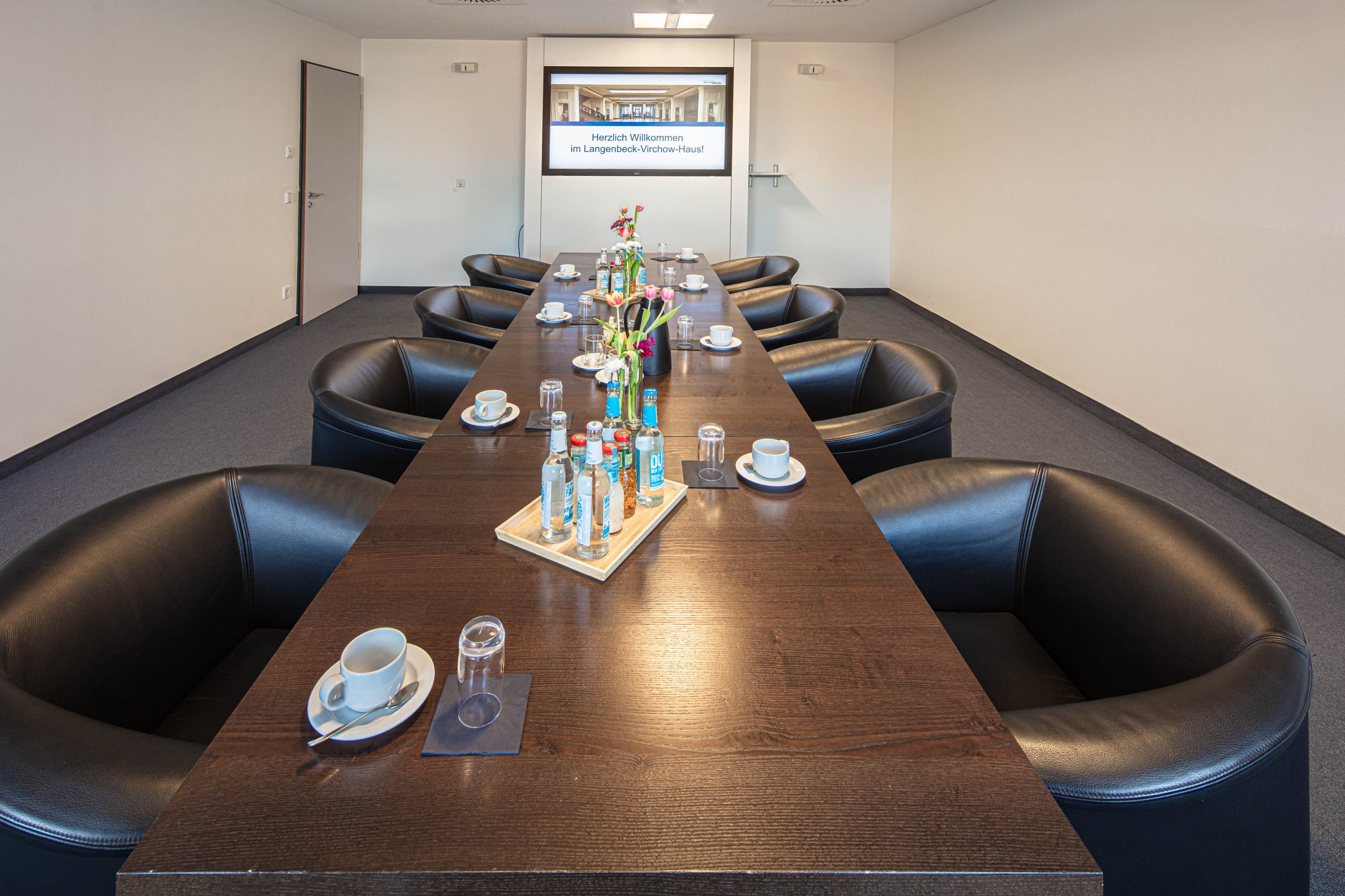 Paul Ehrlich Raum im LVH Langenbeck-Virchow-Haus mit Konferenztisch für Meetings und Tagungen