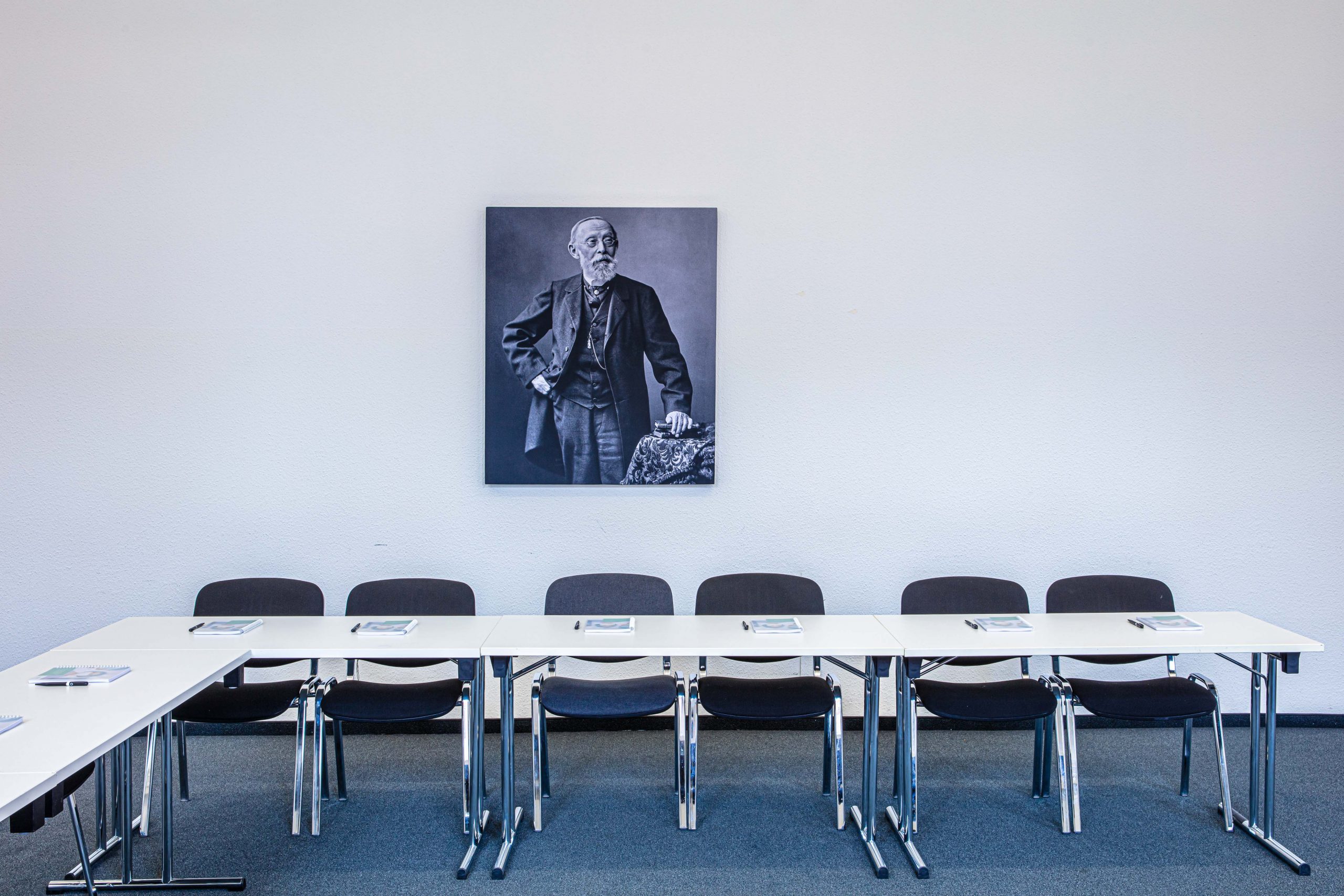 Rudolf Virchow Saal im Langenbeck Virchow Haus Berlin mit Portrait des Namensgebers